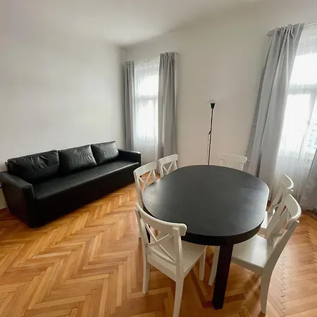 Apartment Prijetno Stanovanje V Modernem Slogu