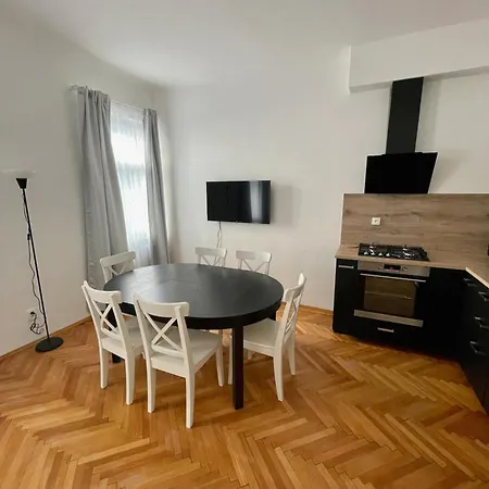 Apartment Prijetno Stanovanje V Modernem Slogu